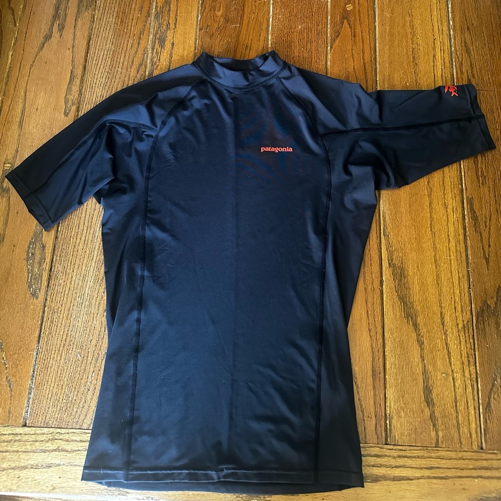 Patagonia Men's Black Rash Guard large